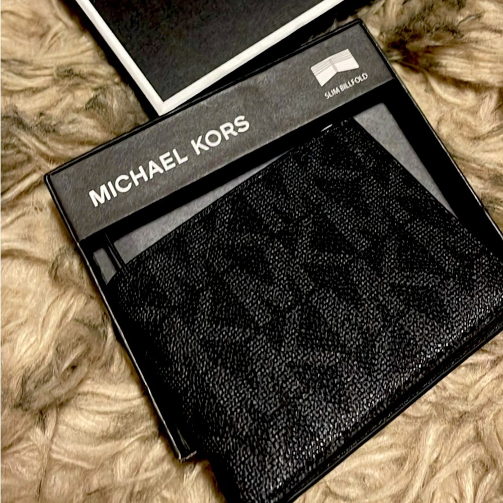 Michael Kors Slim Billfold-Black